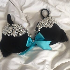Alice in wonderland festival bra